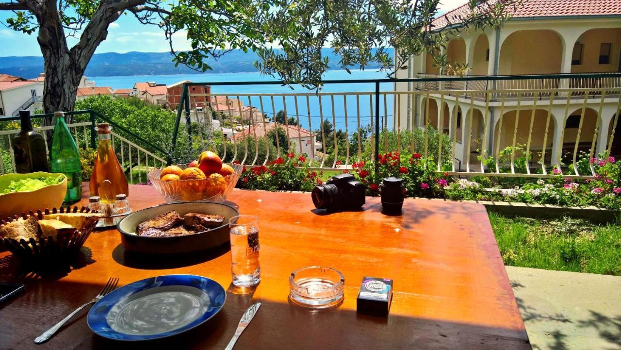 אומיס Holiday Home Jozo מראה חיצוני תמונה