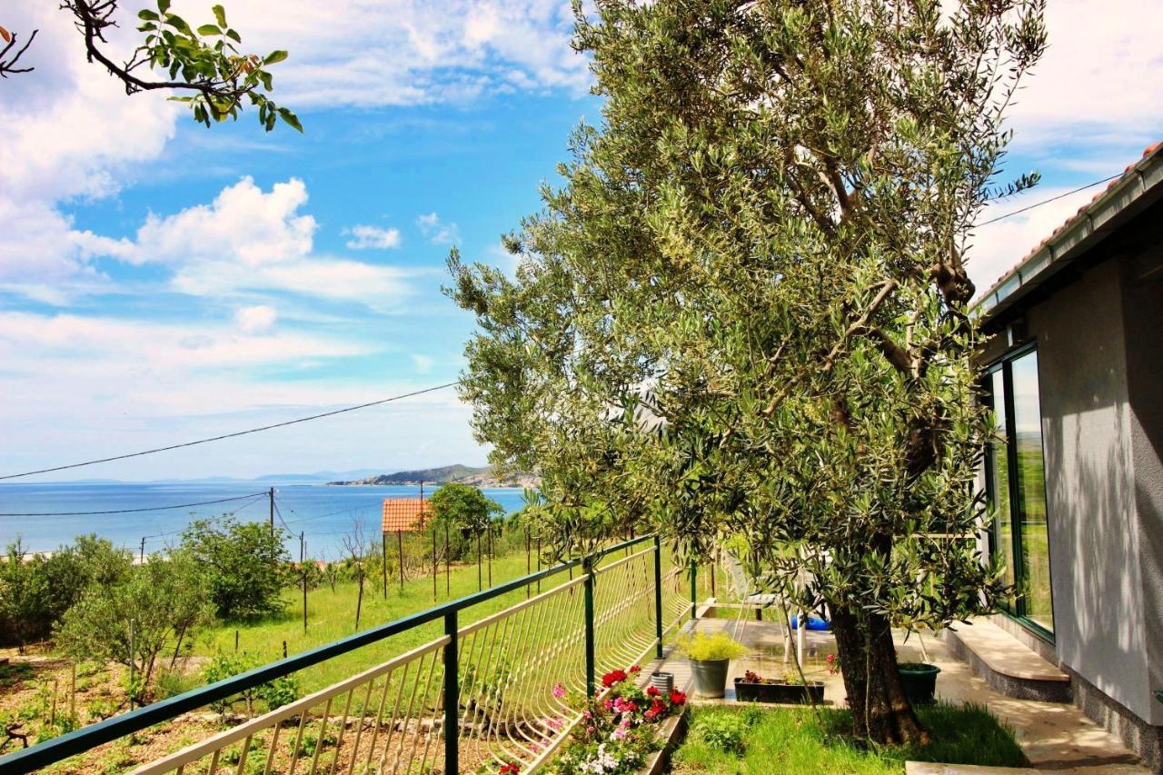אומיס Holiday Home Jozo מראה חיצוני תמונה