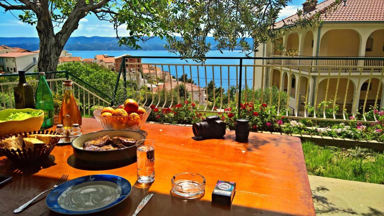 אומיס Holiday Home Jozo מראה חיצוני תמונה