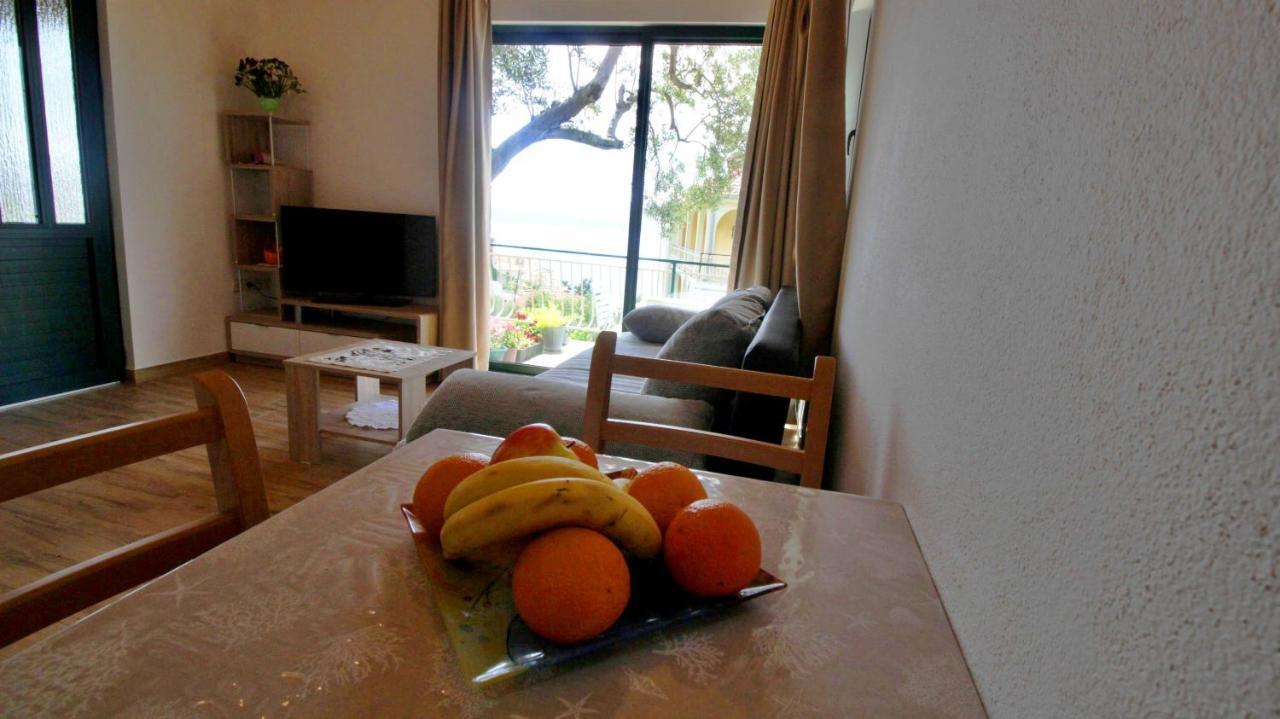 אומיס Holiday Home Jozo מראה חיצוני תמונה