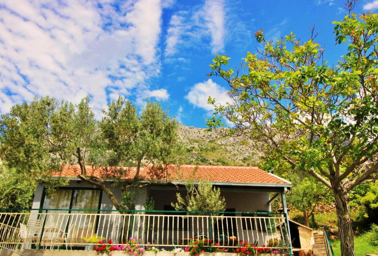 אומיס Holiday Home Jozo מראה חיצוני תמונה