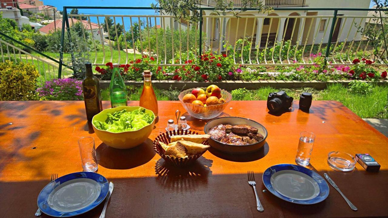 אומיס Holiday Home Jozo מראה חיצוני תמונה