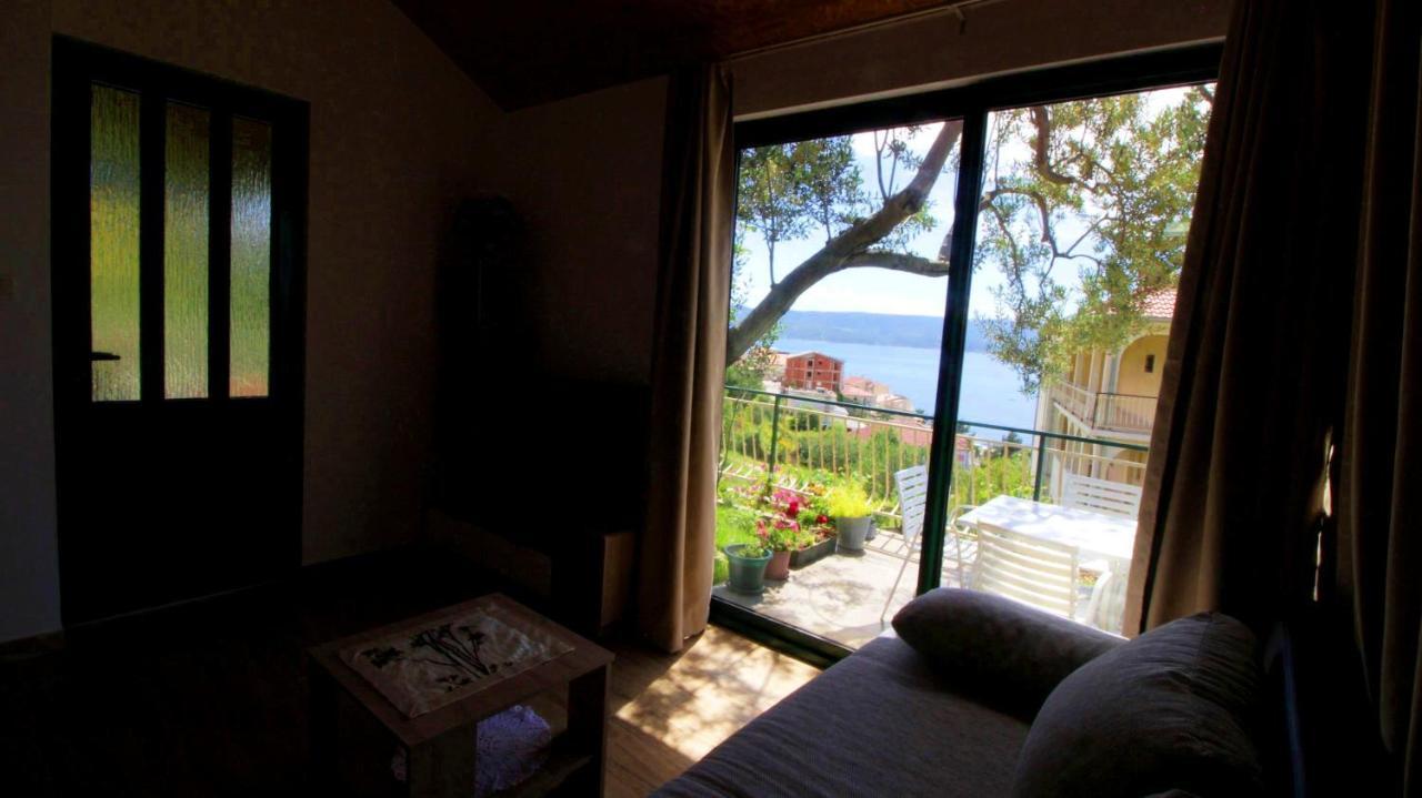 אומיס Holiday Home Jozo מראה חיצוני תמונה
