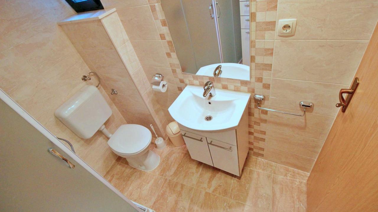 אומיס Holiday Home Jozo מראה חיצוני תמונה