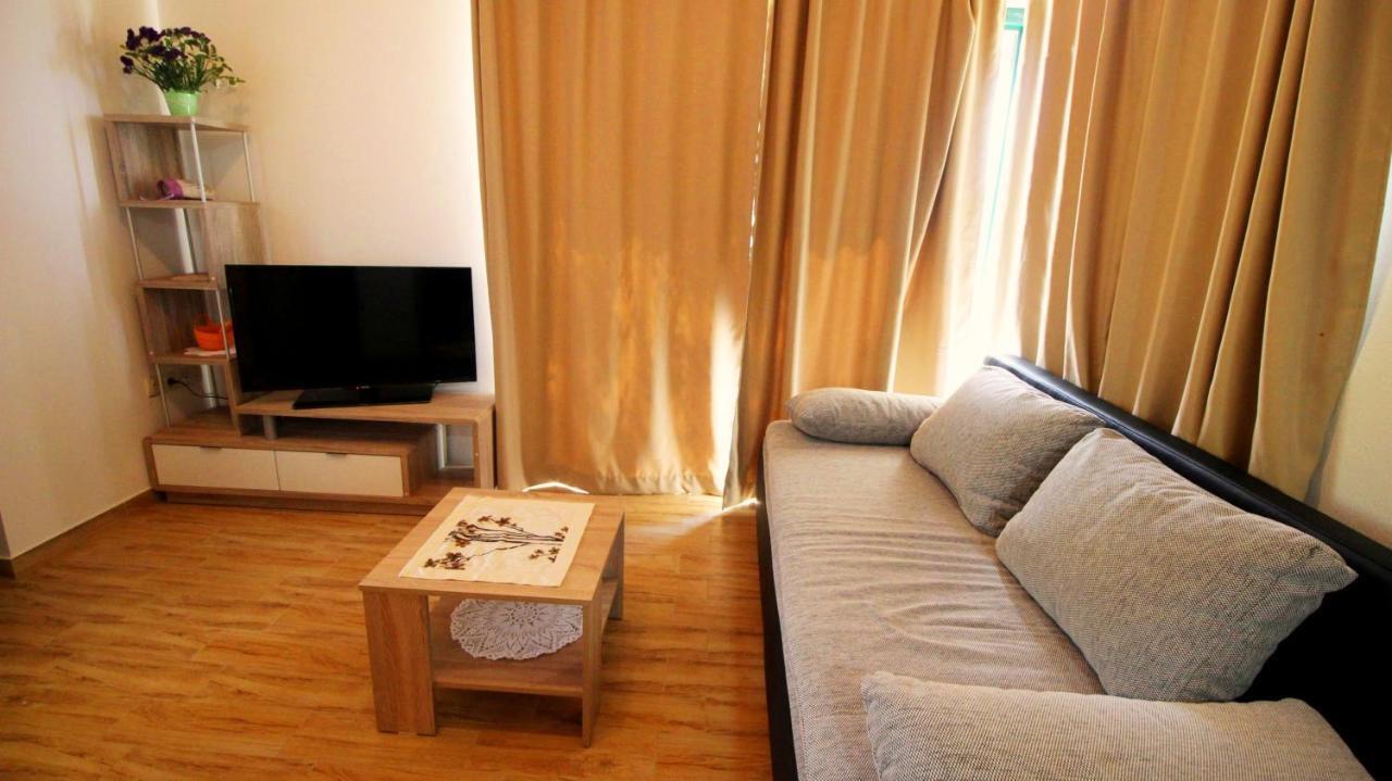 אומיס Holiday Home Jozo מראה חיצוני תמונה