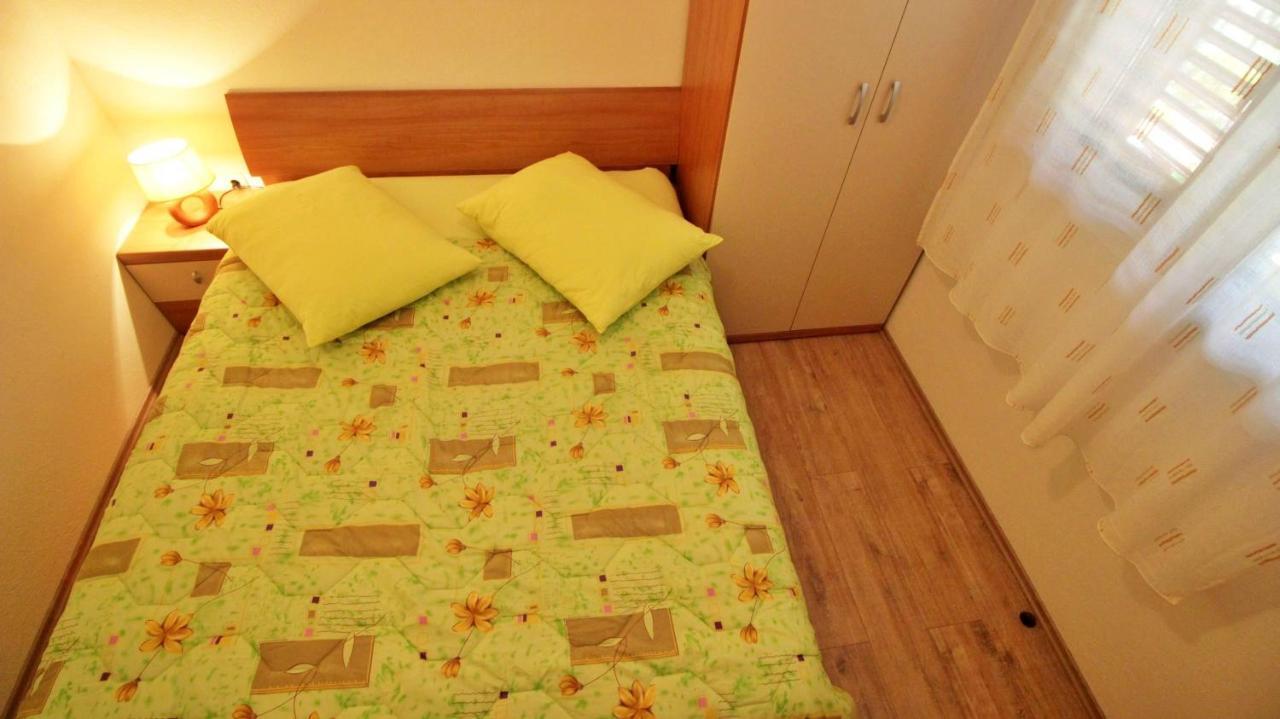 אומיס Holiday Home Jozo מראה חיצוני תמונה