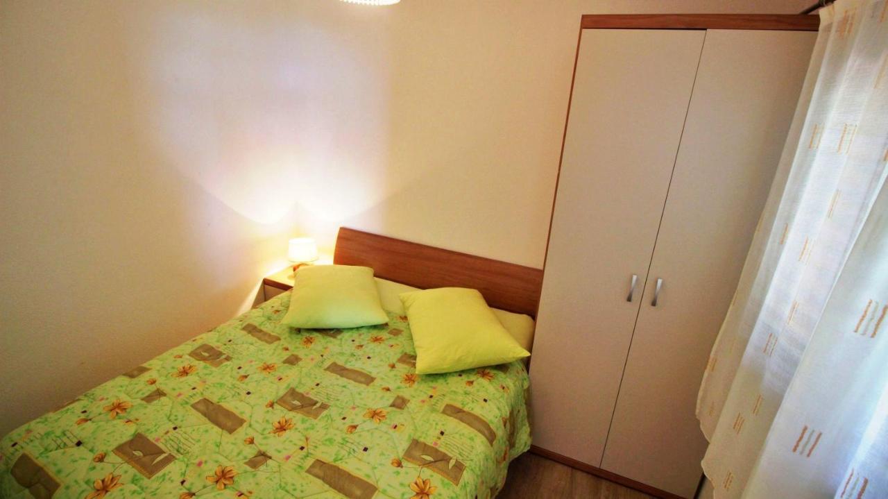 אומיס Holiday Home Jozo מראה חיצוני תמונה