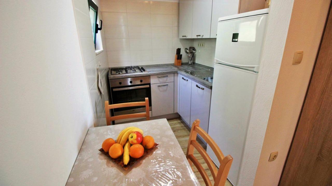 אומיס Holiday Home Jozo מראה חיצוני תמונה